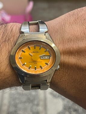 Vintage Seiko Alba AKA Oval Shape Racer Dial Japan Men's Quartz Watch V743-5A10